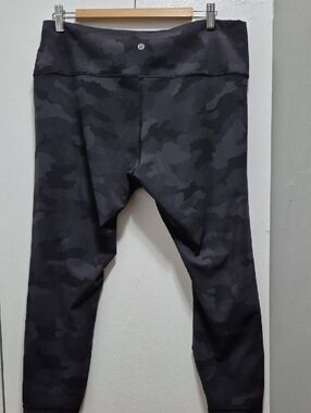 lululemon athletica Black & Charcoal Camo Cropped Leggings